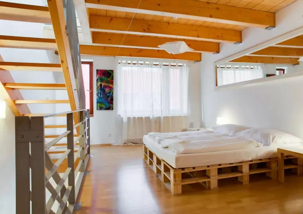Three-Floor Apartment Prague 0*,